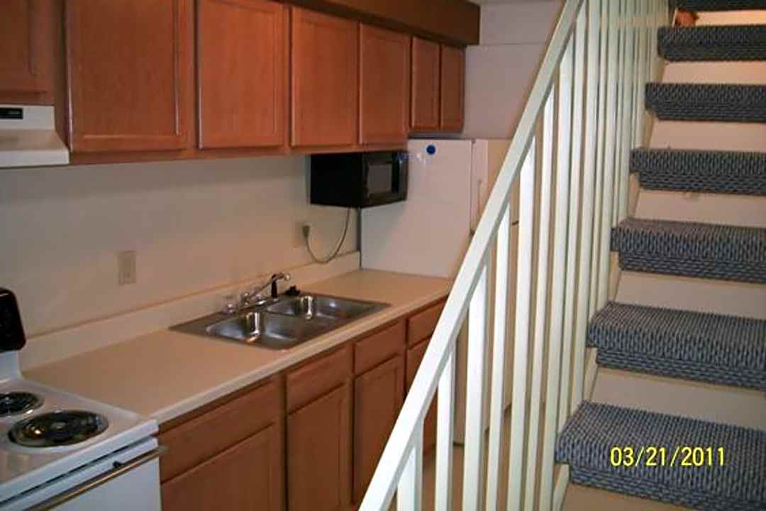Aries Court Apartments 3783 Aries Brook Dr Columbus Oh Apartments For Rent Rent Com