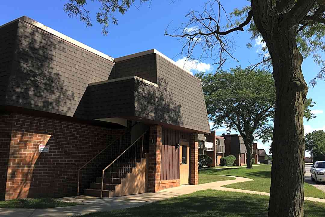 Georgetown Square Apartments - 5143 Biscayne Ave Racine Wi Apartments For Rent Rentcom