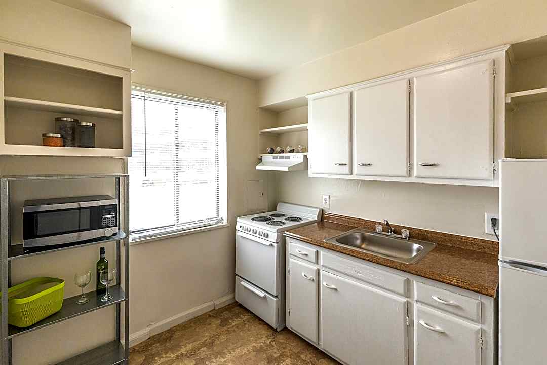 Evergreen Apartments At New Castle Crossing 1627 New Jersey Ave New Castle De Apartments For Rent Rent Com