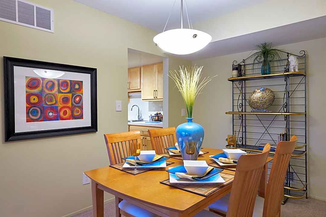 Kensington Manor - 33203 N Manor Dr Farmington Mi Apartments For Rent Rentcom