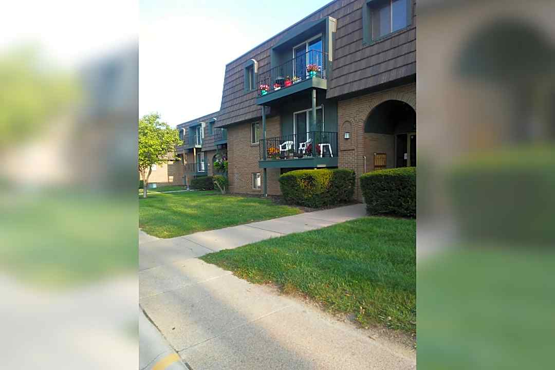 Four Seasons Apartments - 5068 Grover St Omaha Ne Apartments For Rent Rentcom