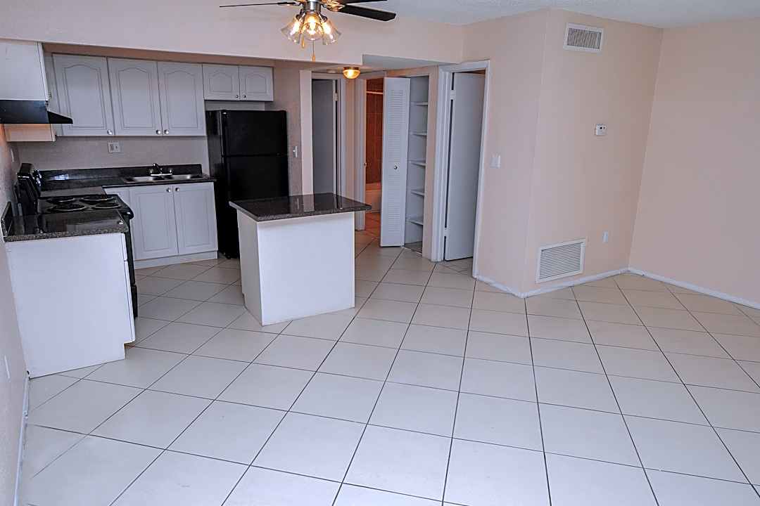 Ashford Bayside 5870 56th Ave N Saint Petersburg Fl Apartments For Rent Rent Com