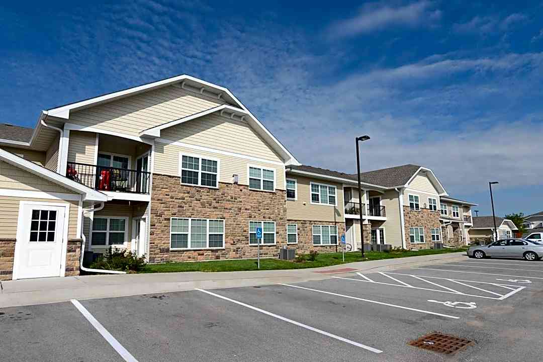 sugar creek apartments waukee