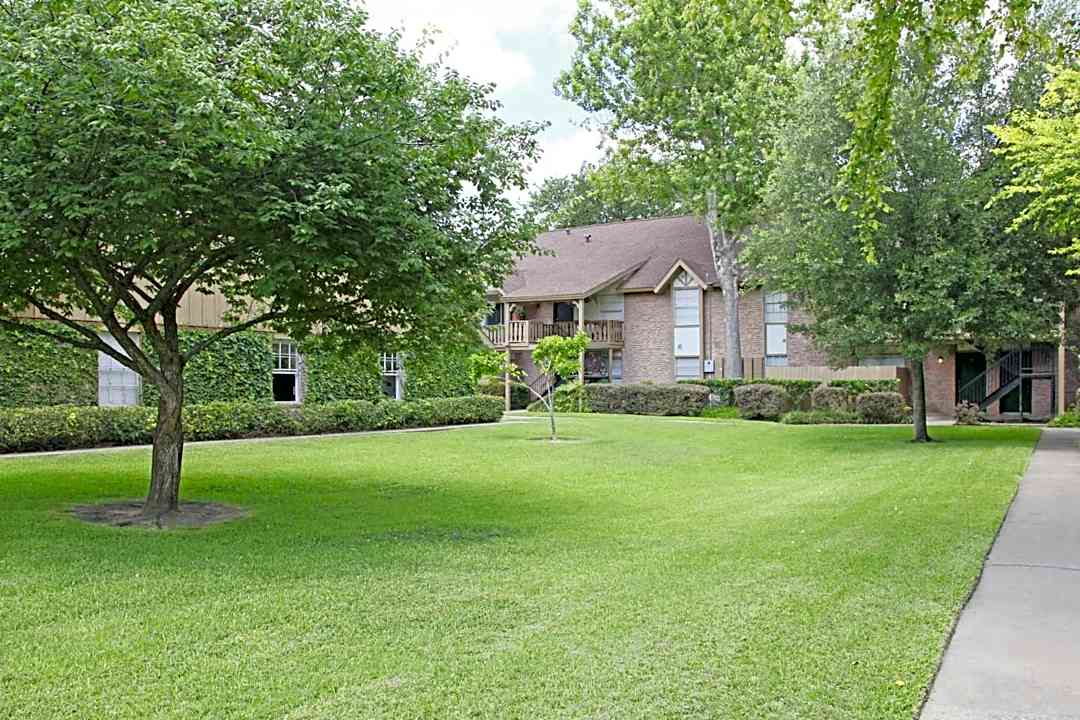 Fox Hall Apartments - 8222 Kingsbrook Rd Houston Tx Apartments For Rent Rentcom