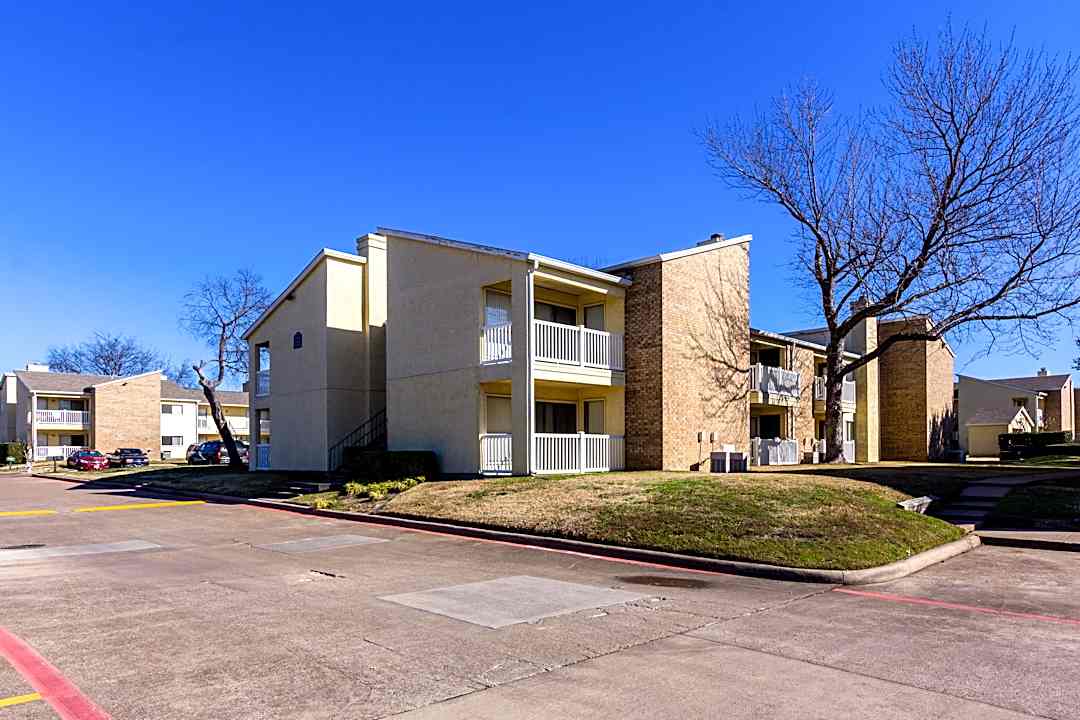 Creekwood Apartments 212 W Wintergreen Rd Desoto Tx Apartments For Rent Rent Com