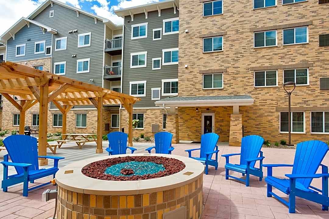 Waterwalk Kansas City Overland Park 11200 Glenwood Street Overland Park Ks Apartments For Rent Rent Com