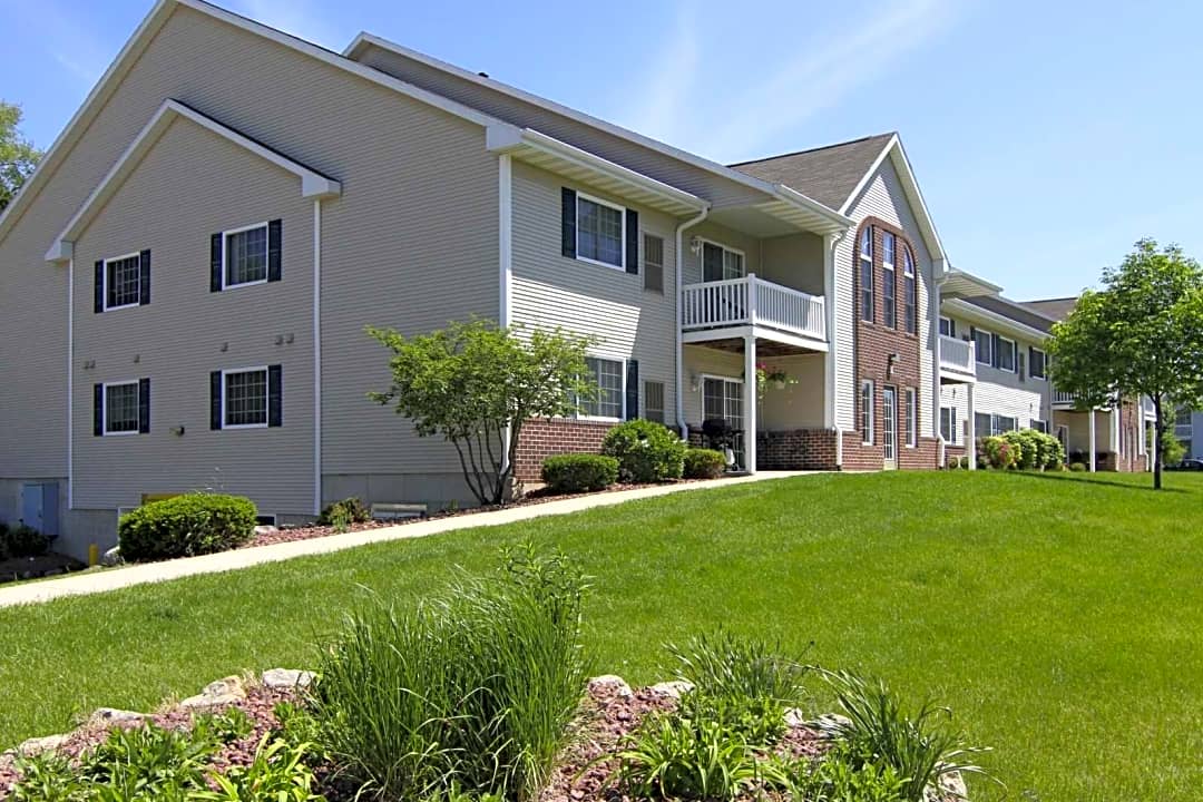 Wildwood Apartments 1851 Division St East Troy Wi Apartments For Rent Rent Com