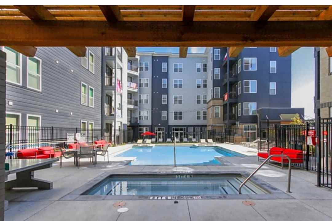 Academy Lincoln Per Bed Lease 1850 P St Lincoln Ne Apartments For Rent Rent Com