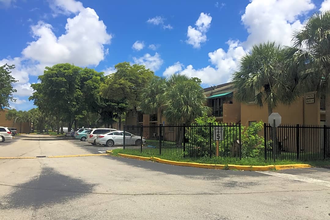 Magnolia Lane - 7417 Sw 152nd Ave Miami Fl Apartments For Rent Rentcom