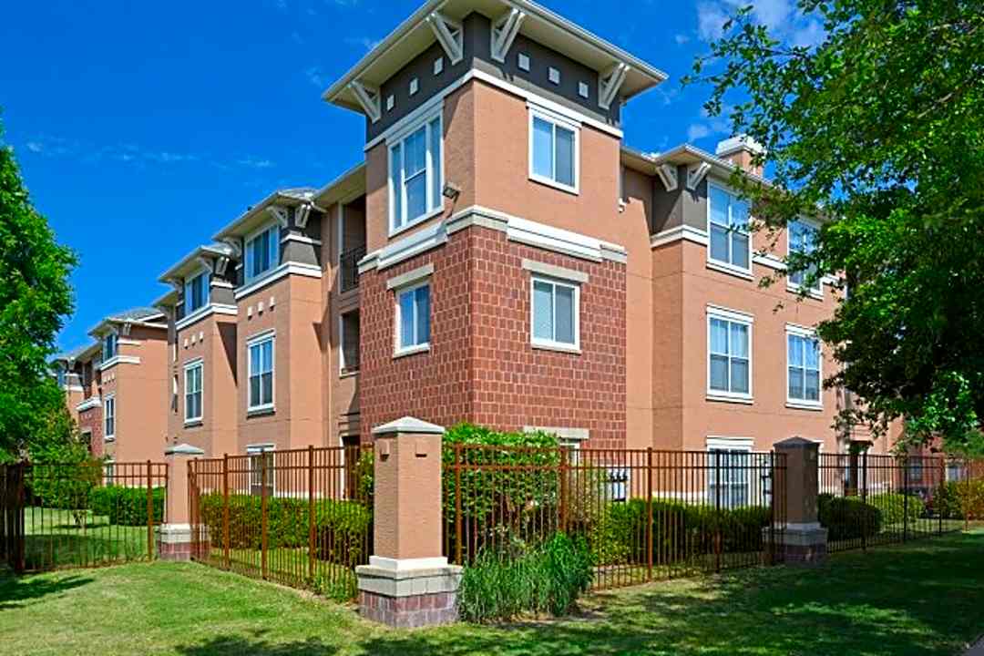treymore city place apartments 2101 n haskell ave dallas tx apartments for rent rent com