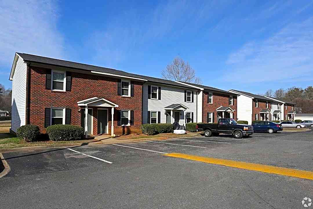 Ashbrook Village 2295 Pineview Ln Gastonia Nc Apartments For Rent Rent Com
