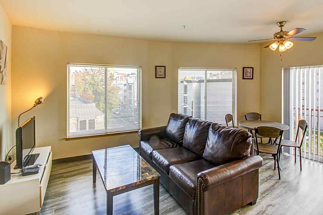 Allegro 4115 Roosevelt Way Ne Seattle Wa Apartments For Rent Rent Com