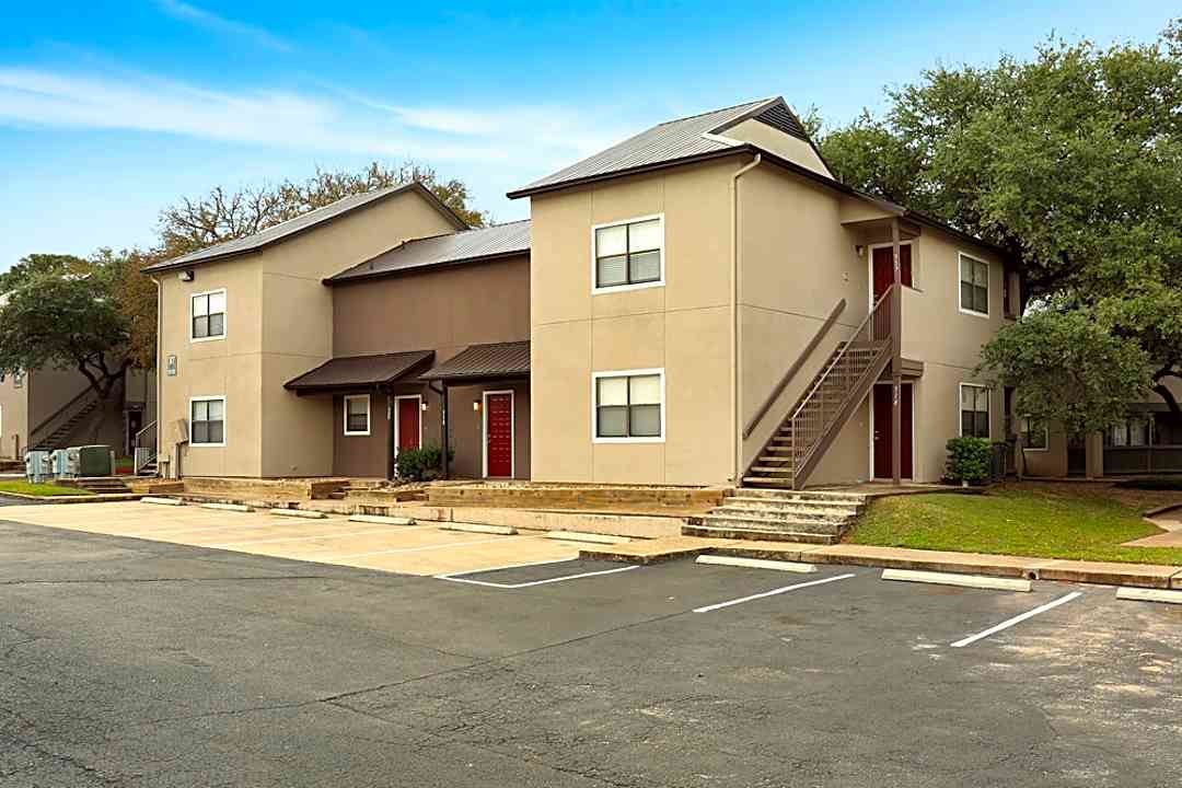 Lake Creek Apartments 10707 Lake Creek Parkway Austin Tx Apartments For Rent Rent Com