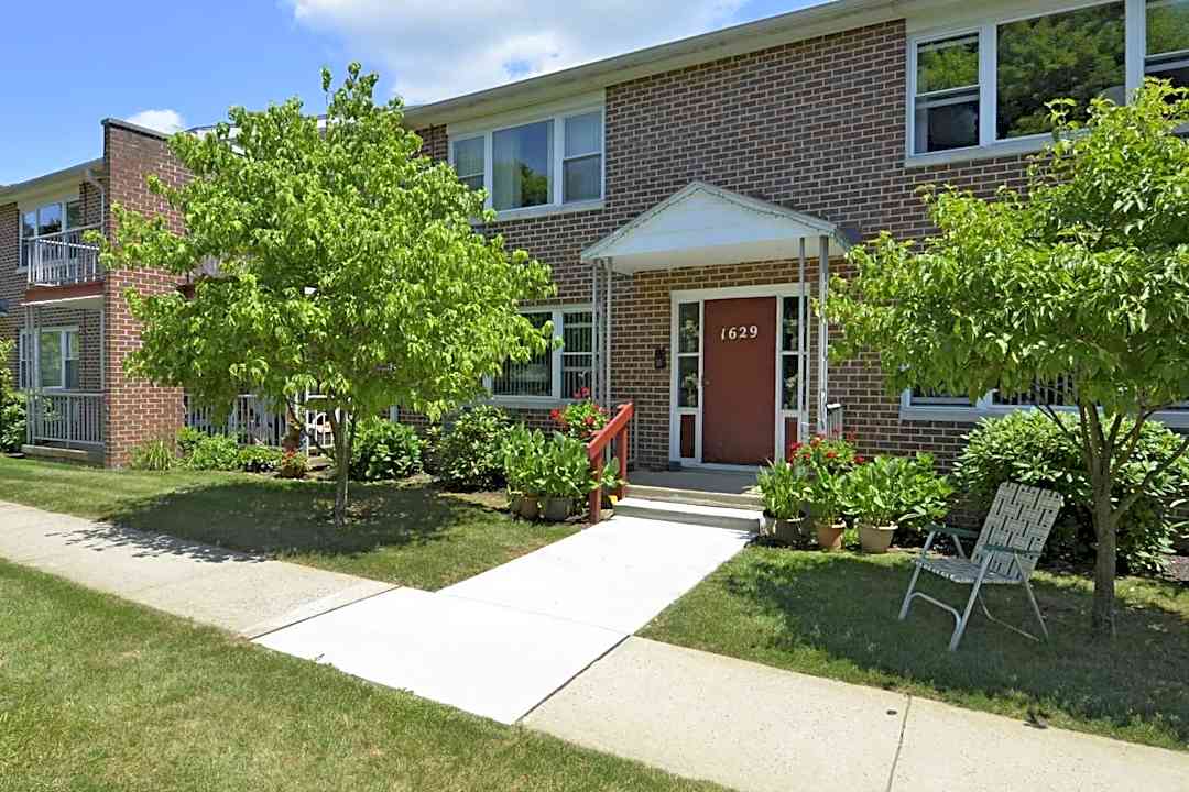 Devonshire Park Apartments 1641 33rd St Sw Allentown Pa Apartments For Rent Rent Com
