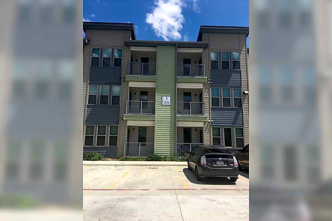 Woodland Creek Apartments 11641 Leopard St Corpus Christi Tx Apartments For Rent Rent Com [ 720 x 1080 Pixel ]