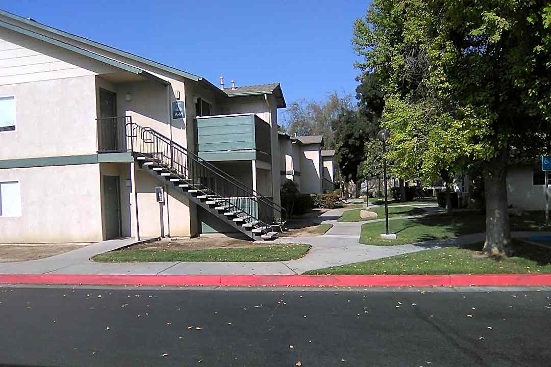 Cedarbrook Apartments 1850 Rodgers Rd Hanford Ca Apartments For Rent Rent Com