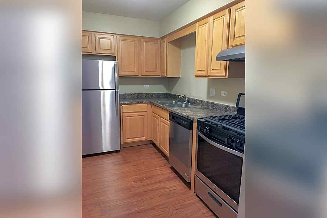 The Arbors Of Glen Ellyn 325 Ramblewood Dr Glen Ellyn Il Apartments For Rent Rent Com