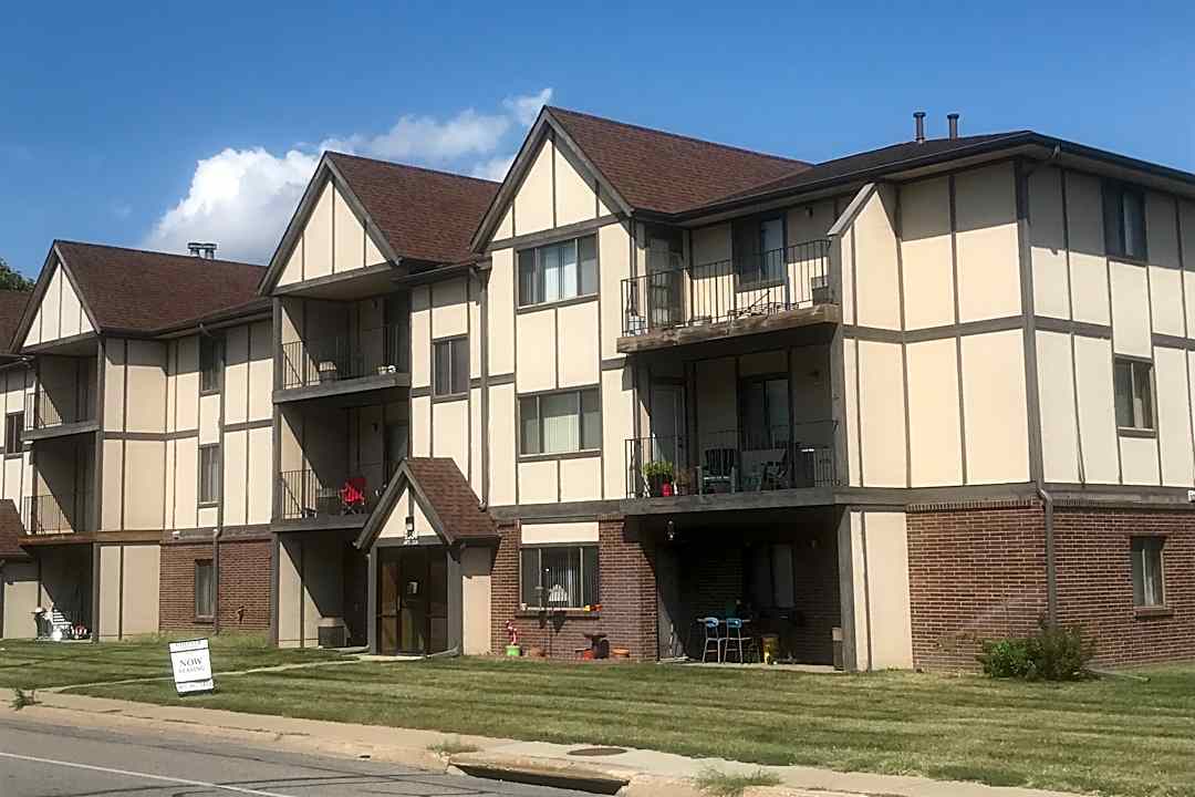 Cheever Apartments 2360 N 44th St Lincoln Ne Apartments For Rent Rent Com