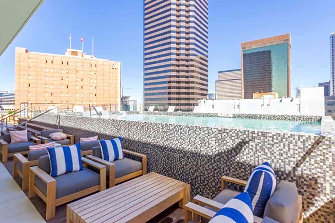 The Mayflower Dallas 411 N Akard St Dallas Tx Apartments For Rent Rent Com
