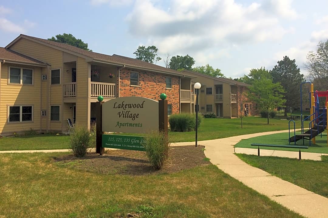 Grayslake Apartments/Lakewood - 125 Glen St | Grayslake, IL Apartments for  Rent | Rent.