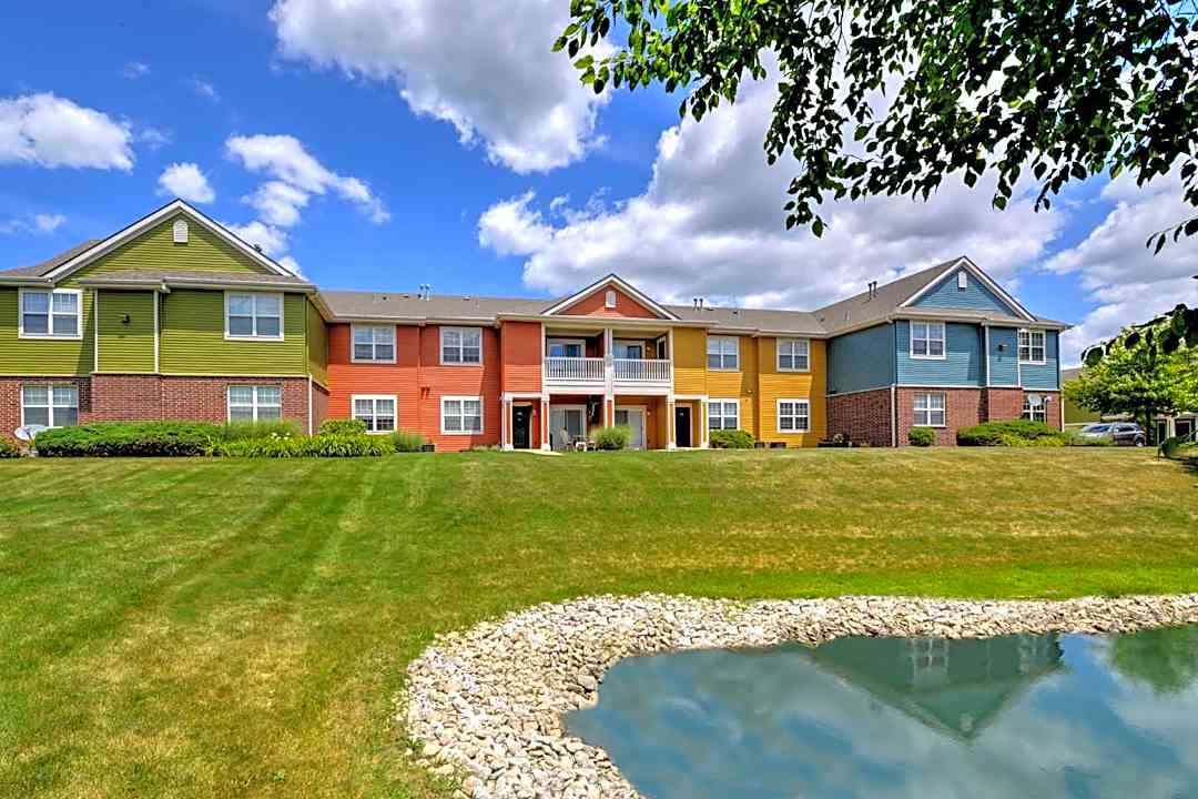 Glenmuir Of Naperville 2604 Rockport Ln Naperville Il Apartments For Rent Rent Com