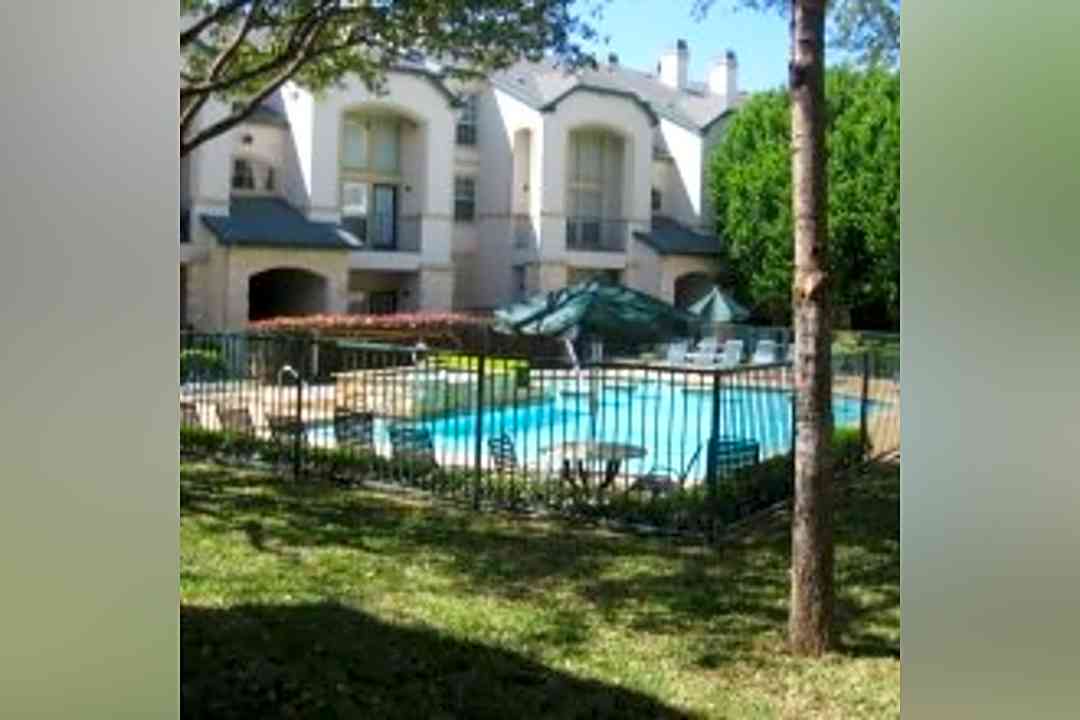 vail village apts dallas