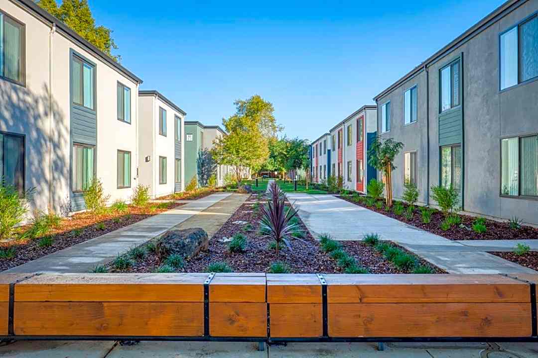 Courtyard At Artisan Square 1503 Fulton Ave Sacramento Ca Apartments For Rent Rent Com