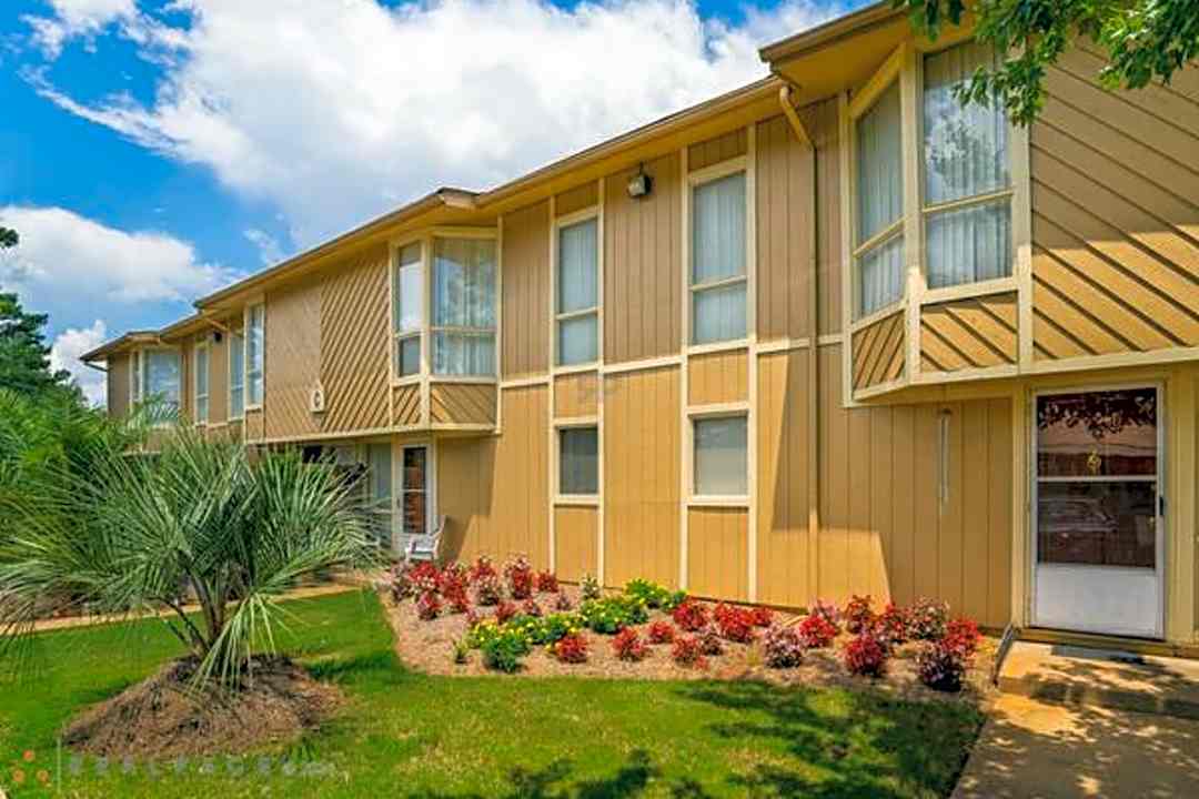 Indian Hills 1436 Nocoseka Trl Anniston Al Apartments For Rent Rent Com