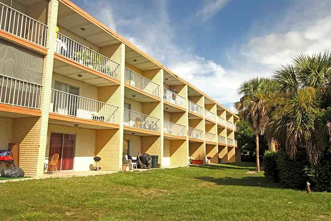 Remington Place Apartments 285 Loraine Dr Altamonte Springs Fl Apartments For Rent Rent Com