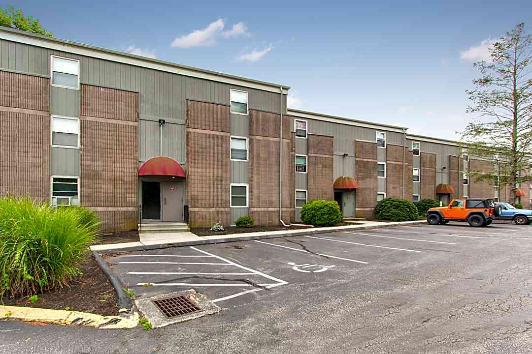 Phoenix Apartments 355 Long Hill Rd Groton Ct Apartments For Rent Rent Com