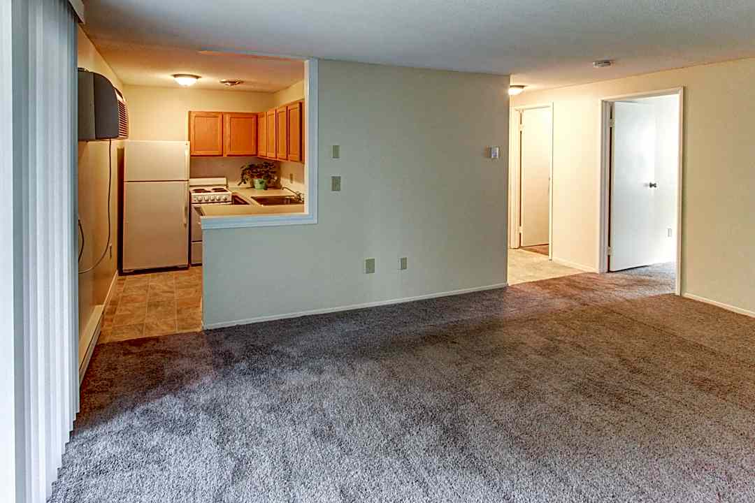 Phoenix Apartments 355 Long Hill Rd Groton Ct Apartments For Rent Rent Com