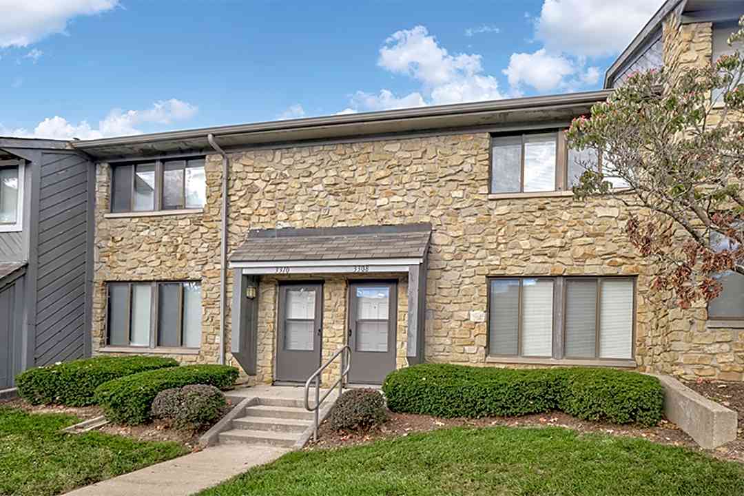woodbridge apartments of bloomington 3401 e john hinkle pl bloomington in apartments for rent rent com