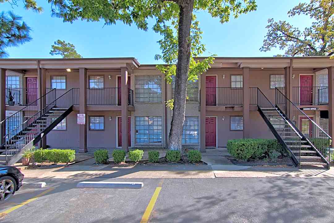 Pointe Plaza 2790 W Tc Jester Blvd Houston Tx Apartments For Rent Rent Com