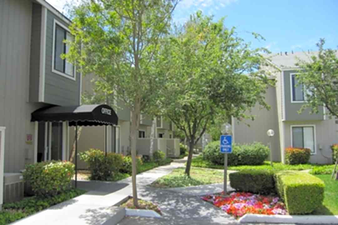 Kensington House Apartments 2440 Cottage Way Sacramento Ca Apartments For Rent Rent Com