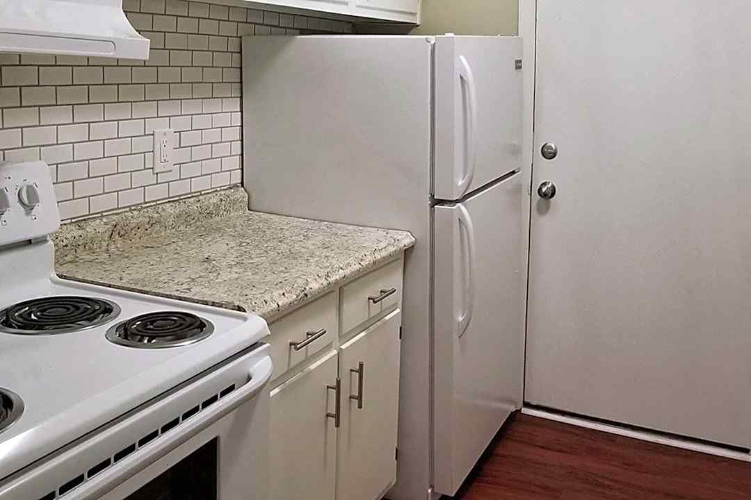 Aspen Run And Aspen Run Ii Apartments 2060 Continental Ave Tallahassee Fl Apartments For Rent Rent Com