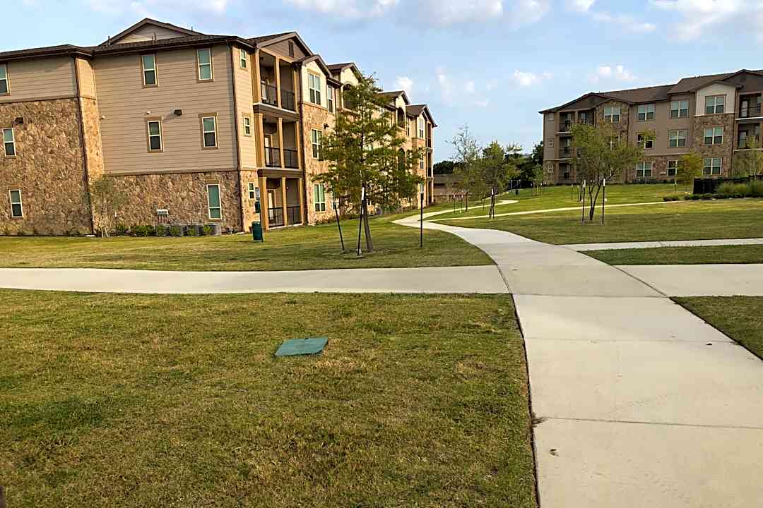 Eagle Crossings - 8015 W Camp Wisdom Rd Dallas Tx Apartments For Rent Rentcom