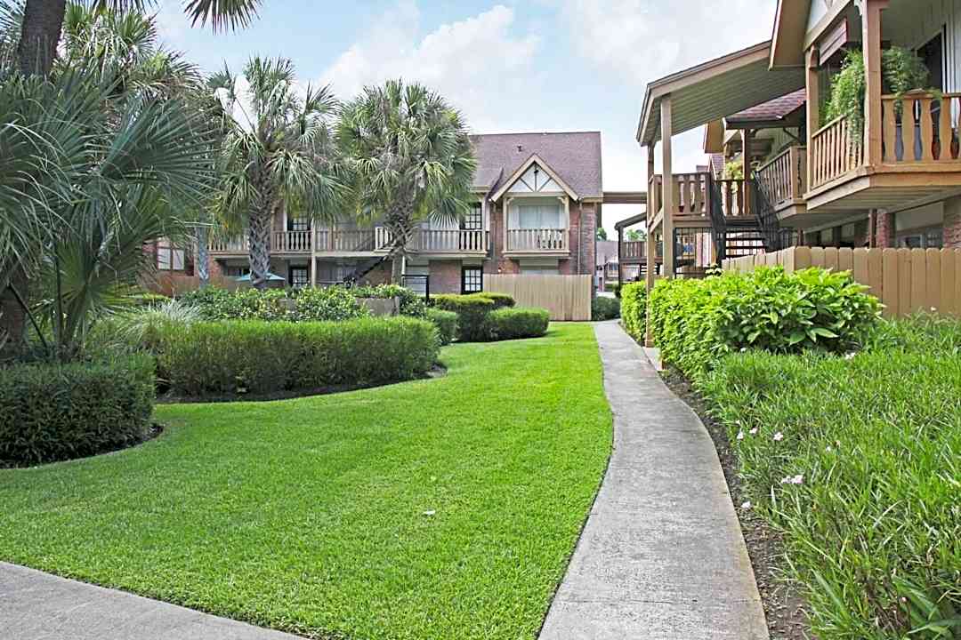 Fox Hall Apartments - 8222 Kingsbrook Rd Houston Tx Apartments For Rent Rentcom