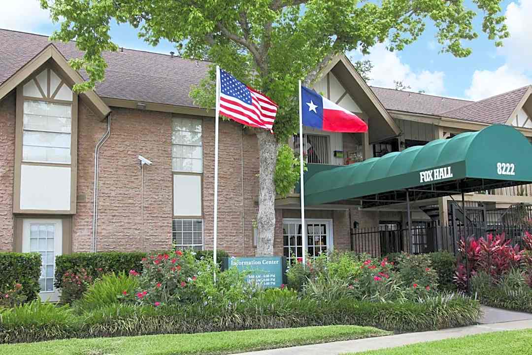 Fox Hall Apartments - 8222 Kingsbrook Rd Houston Tx Apartments For Rent Rentcom