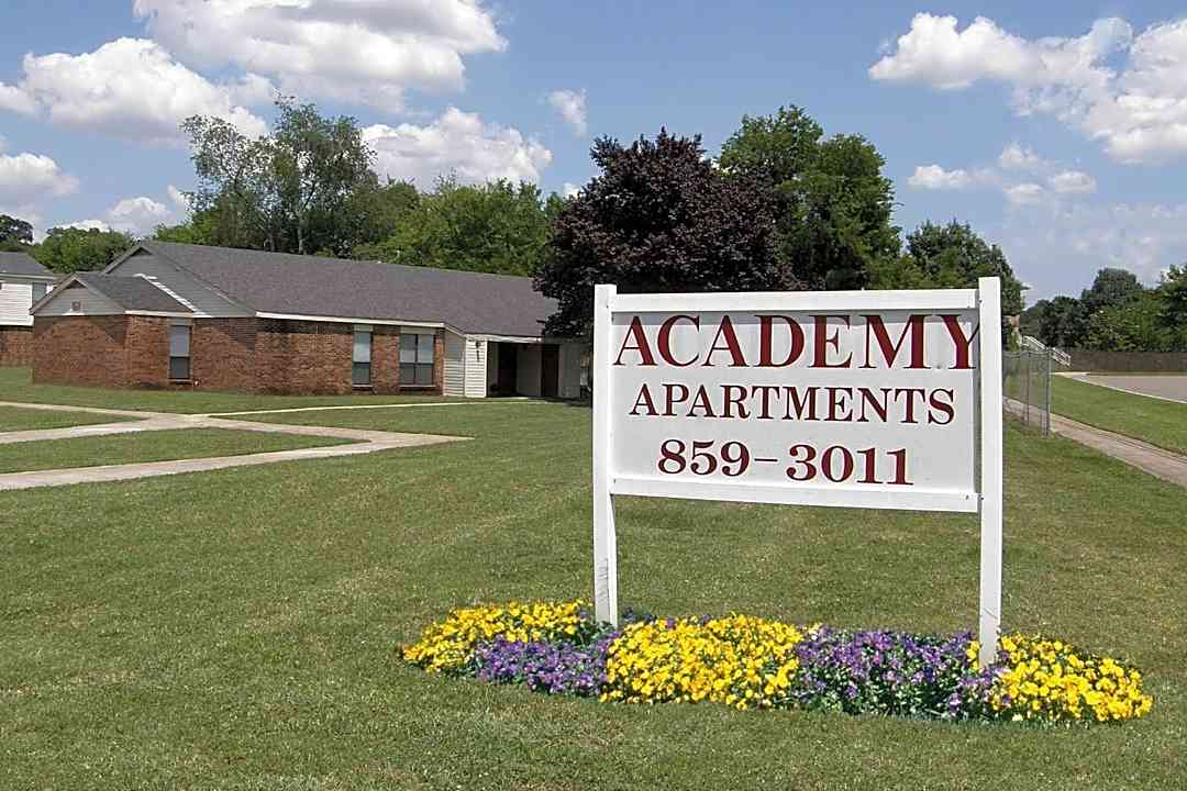 Academy Apartments 2601 Academy Dr Nw Huntsville Al Apartments For Rent Rent Com