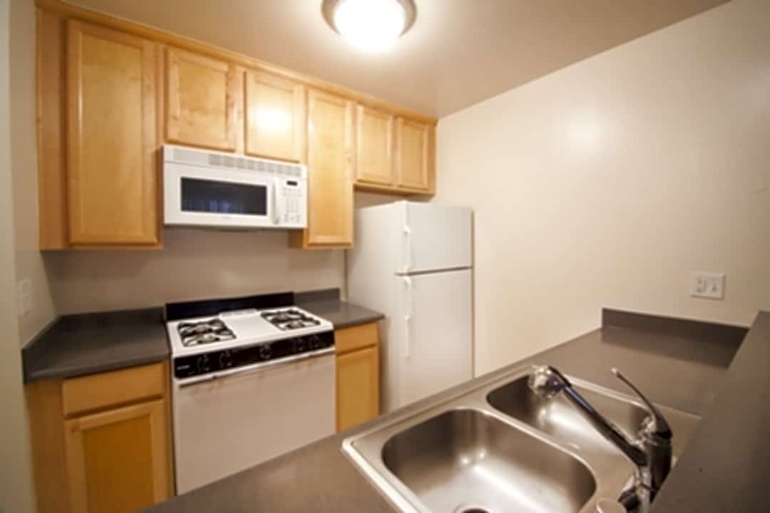 Independence Park - 6630 Independence Ave Canoga Park Ca Apartments For Rent Rentcom