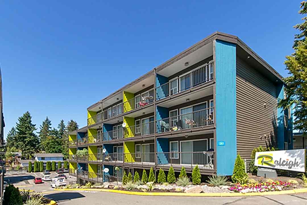The Raleigh 12415 Ambaum Blvd Sw Burien Wa Apartments For Rent Rent Com