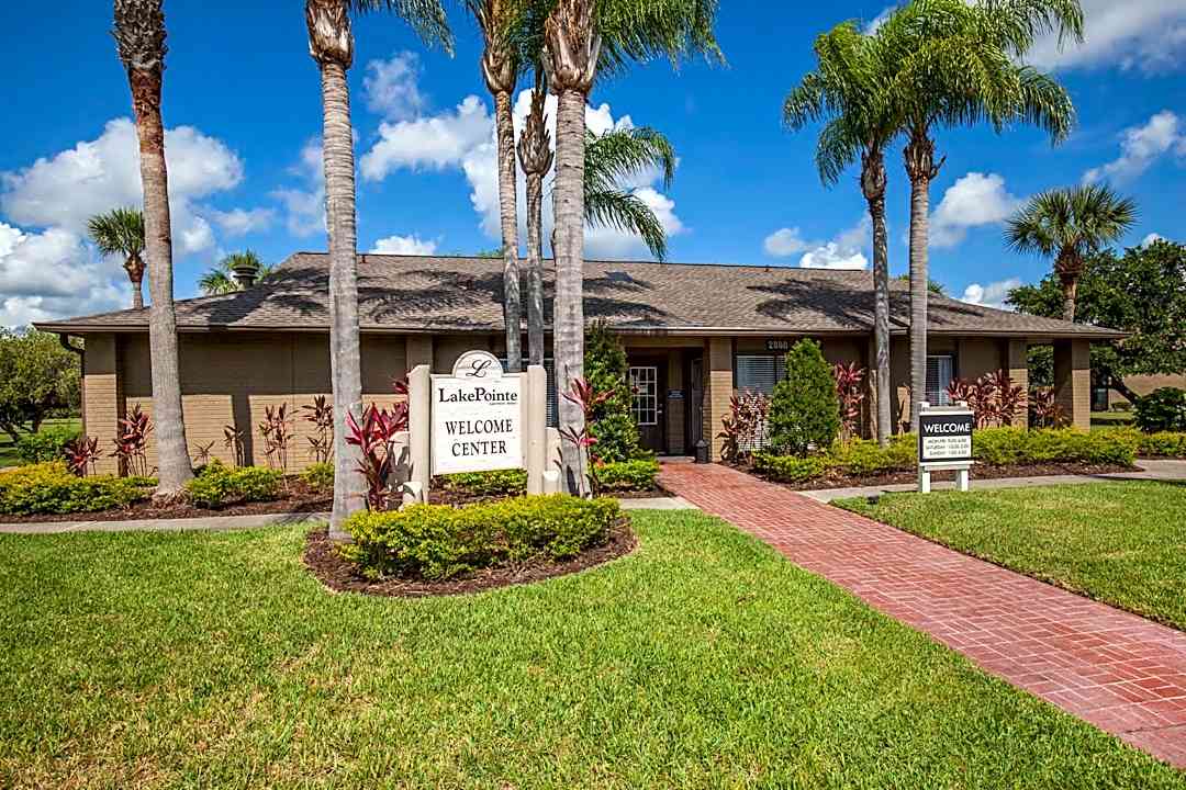 Lakepointe Apartment Homes 2880 N Wickham Rd Melbourne Fl Apartments For Rent Rent Com