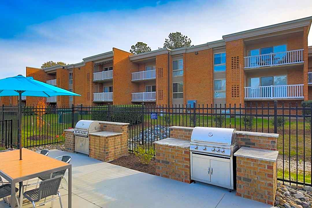 Birdneck Village Apartments 952 24th St Virginia Beach Va Apartments For Rent Rent Com