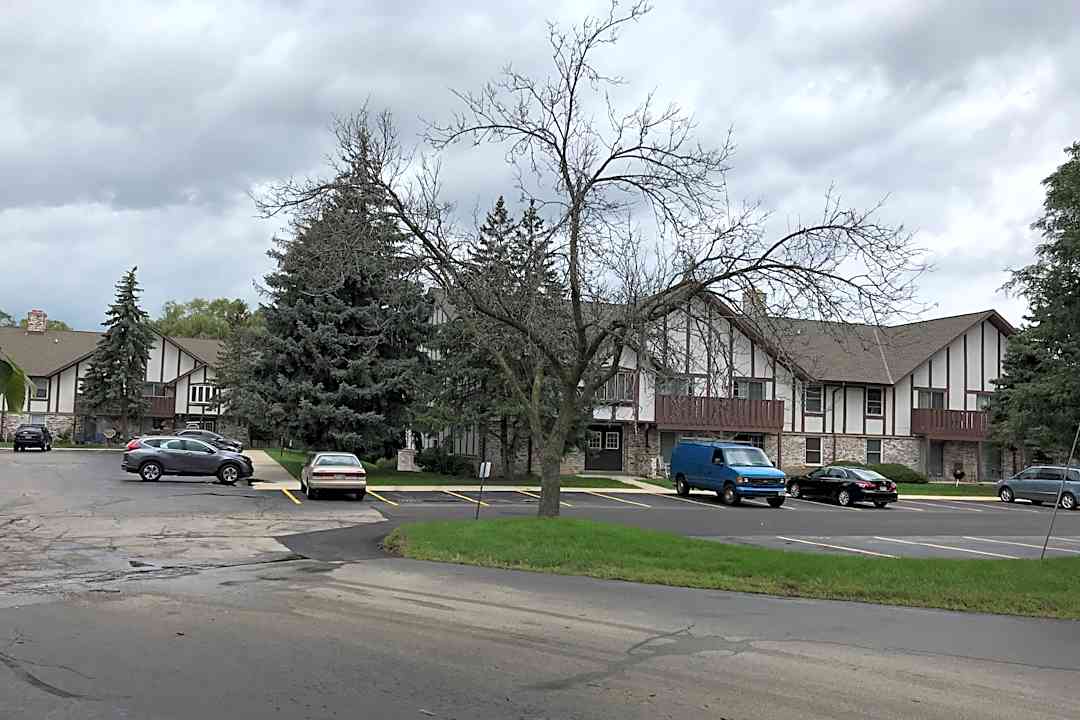 english meadows apartments homes 6510 w english meadows dr greenfield wi apartments for rent rent com