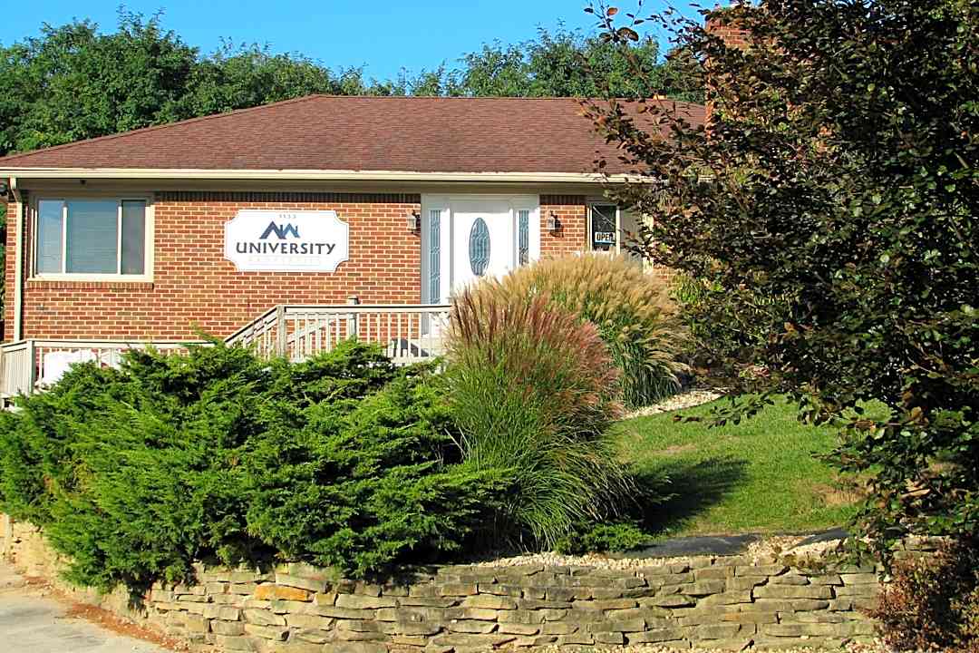 University Properties 1133 Byrne Road Toledo Oh Townhomes For Rent Rent Com