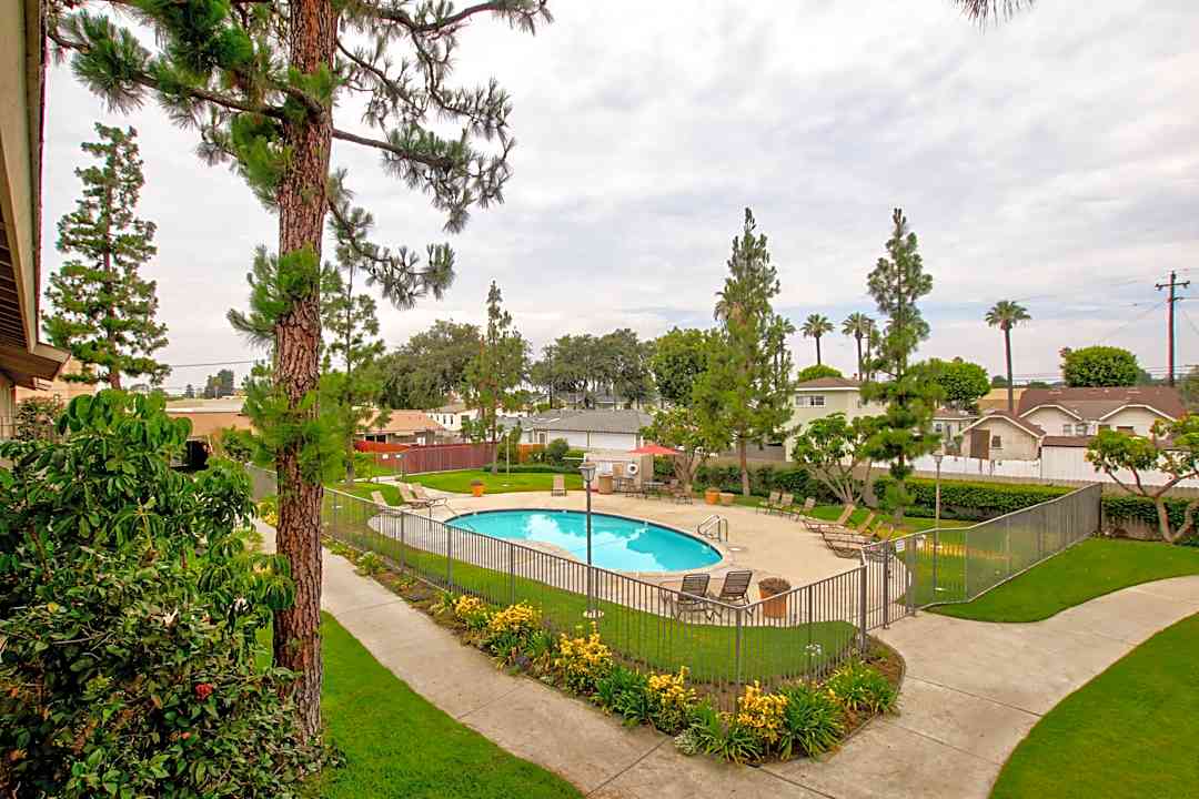 Balcom Park 110 S Balcom Ave Fullerton Ca Apartments For Rent Rent Com