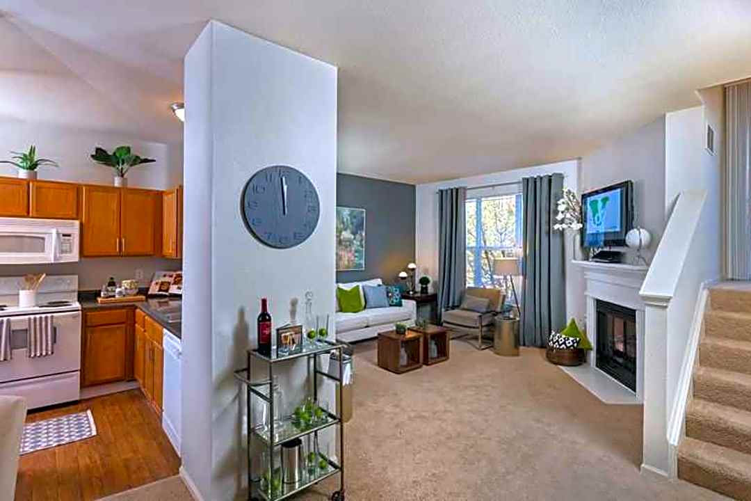 Fairlane Town Center 100 Lincoln Lane Dearborn Mi Apartments For Rent Rent Com