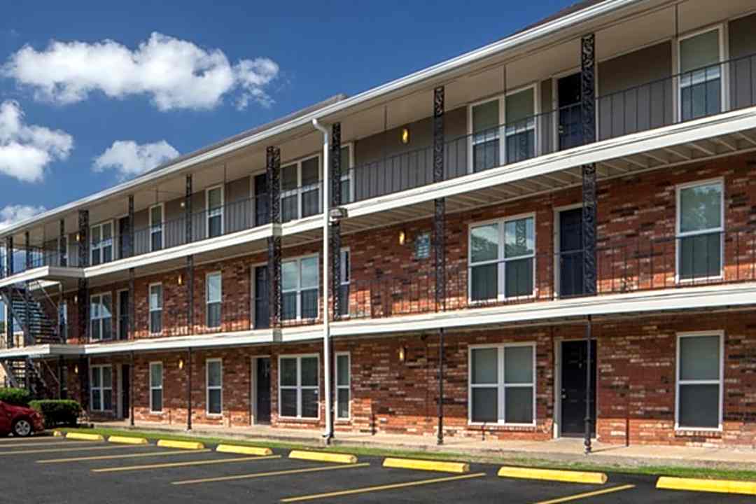 The Leonne 2220 Cleary Ave Metairie La Apartments For Rent Rent Com