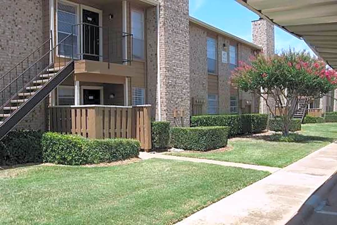 Cedar Creek Apartments - 501 Green Oaks Ct | Arlington, TX Apartments for  Rent | Rent.