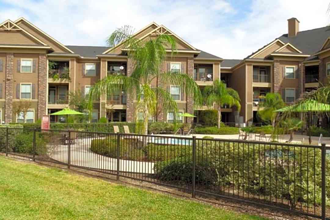 Mansions Hastings Green Senior Community 11707 Fallbrook Dr Houston Tx Apartments For Rent Rent Com